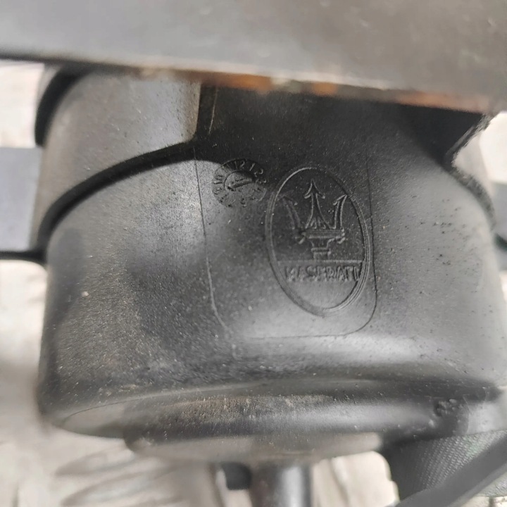 ZBIORNIK/ZBIORNIK LIQUIDE SYSTÈMES AMPLIFICATEUR CAOUTCHOUC MASERATI