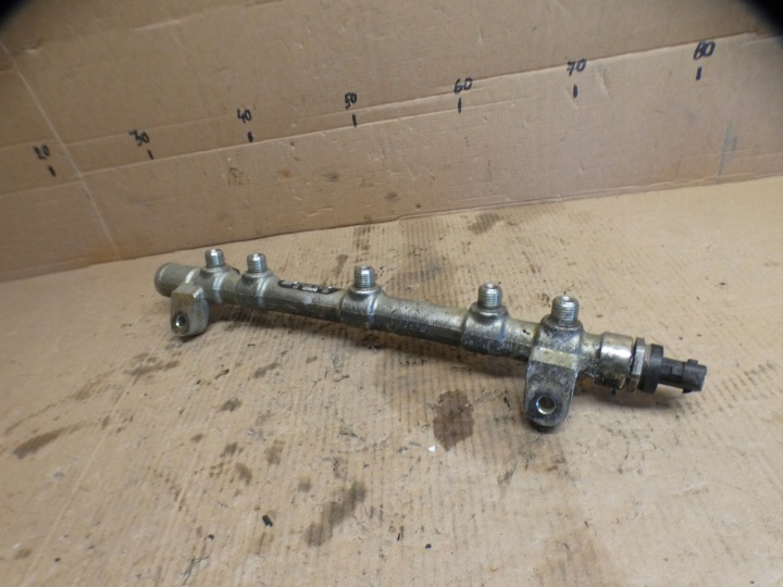 NISSAN NT400 CABSTAR MAXITY 3.0 DXI DCI ZD30 EURO6 MOULURE INJECTION