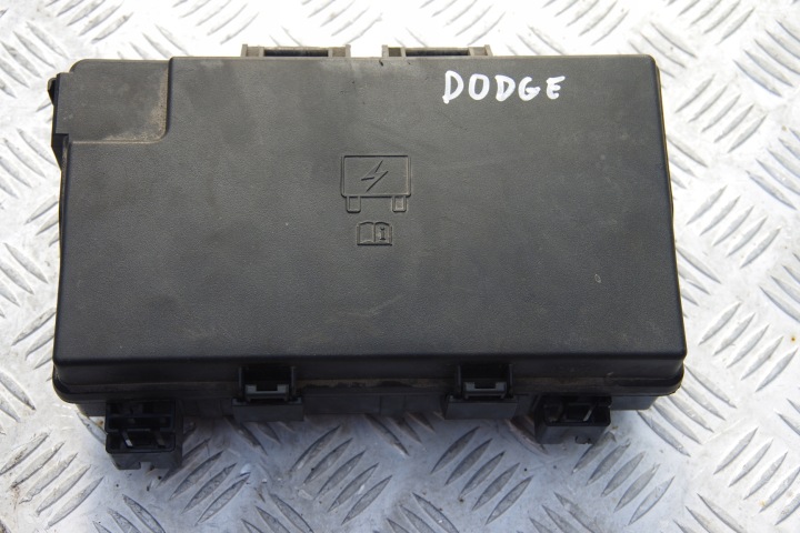 BOÎTE FUSIBLES DODGE DURANGO III JEEP WK2