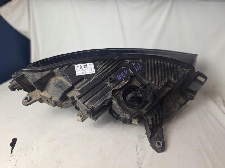 SKODA ENYAQ 5LB PHARE RZEDNIA GAUCHE PROJECTEUR 5LB941015A