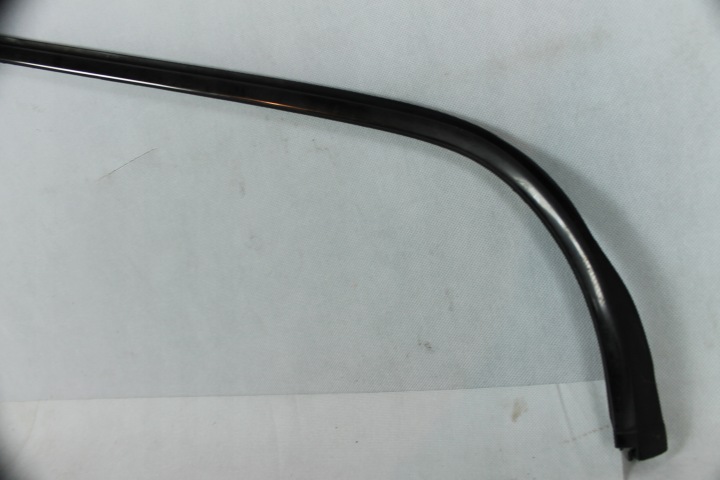 MOULURE VITRES ARRIÈRE ARRIÈRE MERCEDES E W210 A2106700408