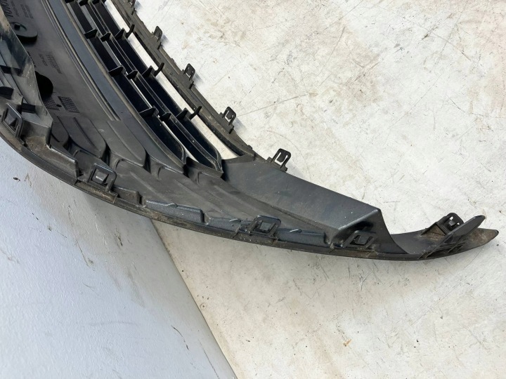 YARIS III LIFT GRILLE CENTRALE INFÉRIEURE GRILLE PARE-CHOCS AVANT AVANT ENDOMMAGÉ