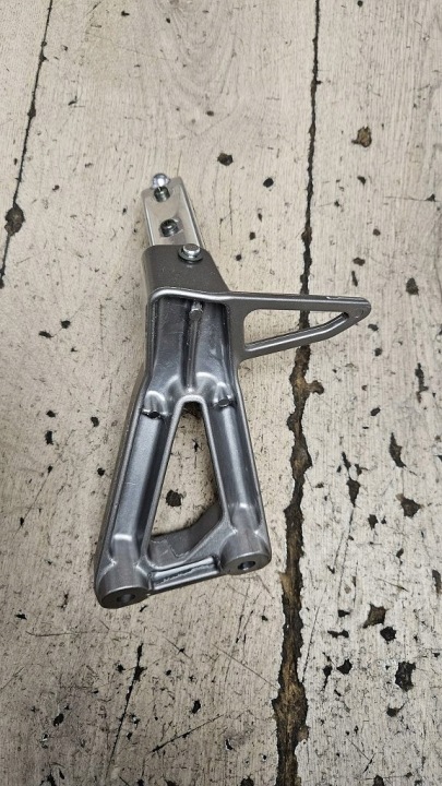 SET PODNOZEK PASSAGER GAUCHE SUZUKI BANDIT 1200 (96-00) 43700-27E50-000