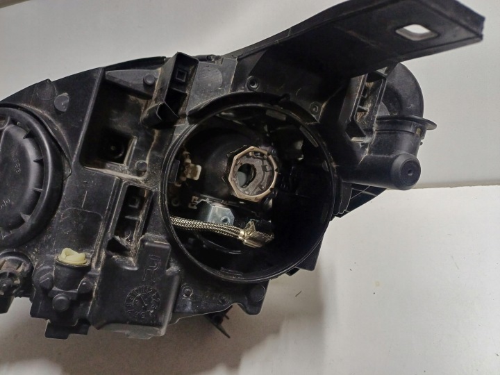 PHARE DROIT AVANT MERCEDES R-KLASA W251 LIFT XÉNON EUROPE