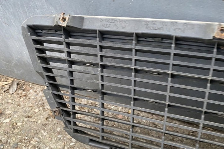GRILLE AUDI 100 (5000) 2108800583 DIESEL 1997