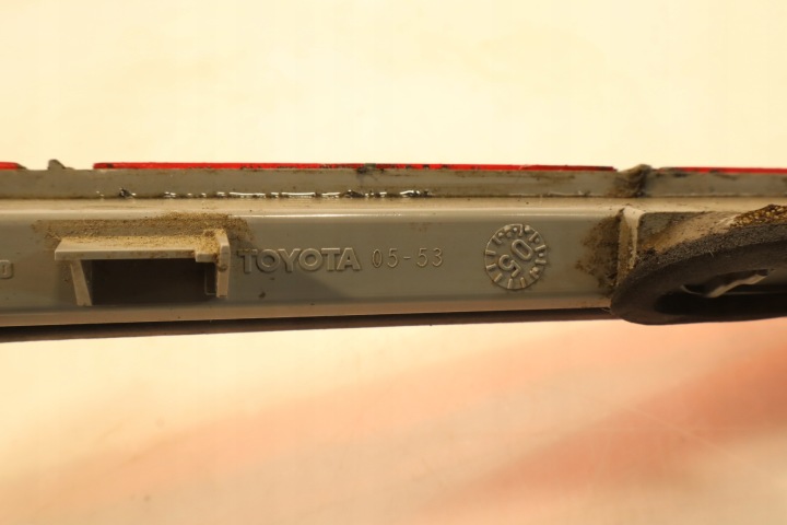 FEUX DE STOP TOYOTA AVENSIS II T25