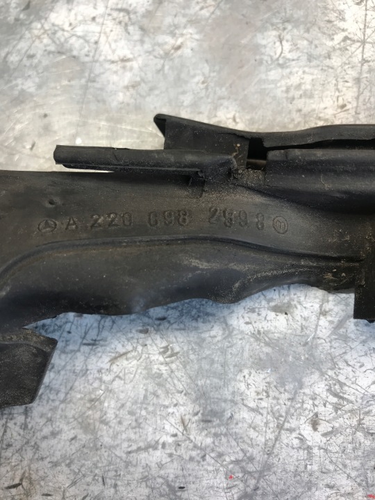 MOULURE PARE-BRISE GAUCHE MERCEDES W220