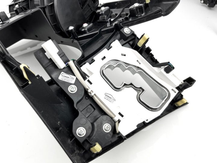 NAWIGACYJNY PANNEAU CONSOLES CENTRALE TUNNEL LEXUS RX GN621 09910