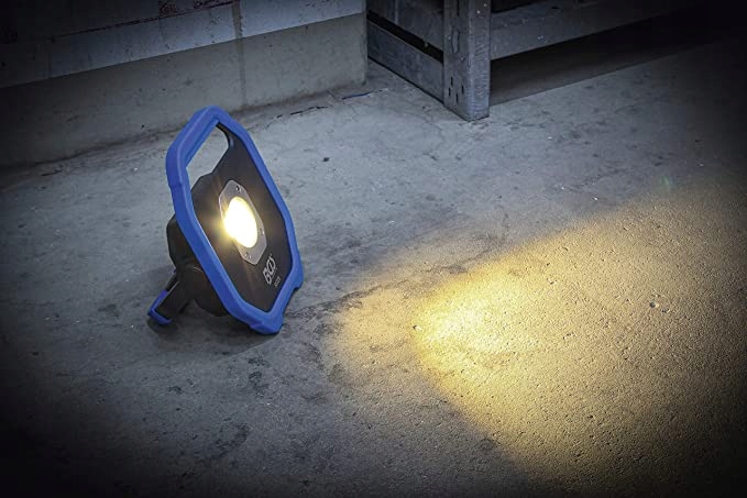 BGS 85328 PHARE TRAVAILLÉ COB-LED 10W AKUMULATOROWA USB IP54