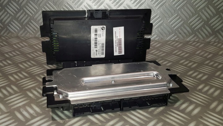 BMW E87 E90 E91 E92 MODULE CONTRÔLEUR FEUX FRM 2 XE FRMII XÉNON 9153779