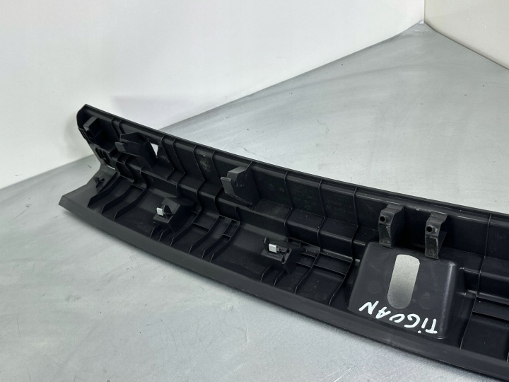 REVÊTEMENT SEUIL COUVERCLES DE COFFRE VOLKSWAGEN TIGUAN ALLSPACE 5NN863459