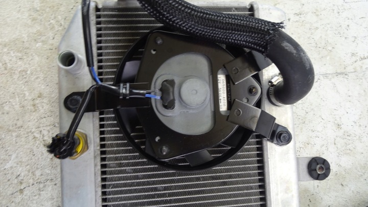 R808 SUZUKI BURGMAN AN 400 K7 RADIATEUR EAU VENTILATEUR
