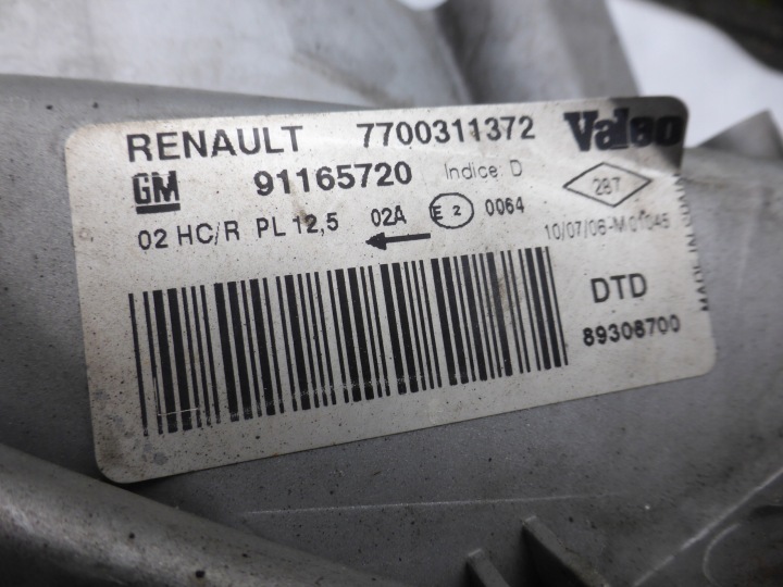 RENAULT TRAFIC II 01-06R PROJECTEUR AVANT PHARE AVANT L+P POZNAŃ
