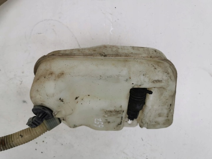 BMW 5 E39 2000 RÉSERVOIR LIQUIDE VERS LAVE-GLACES VITRES AVANT