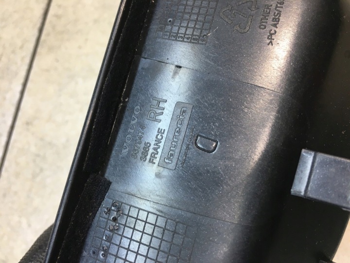 PANNEAU VITRES DROIT AVANT VOLVO V50 30658448 8679474