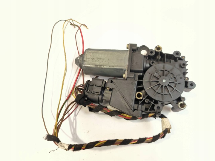 PETIT MOTEUR VITRES DROIT AVANT 0536001402 AUDI A8 D2