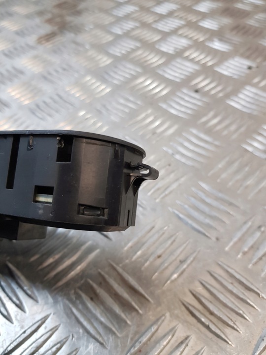 PANNEAU COMMUTATEUR VITRE MIROIRS 13228699 OPEL ASTRA H 04R- EUROPE