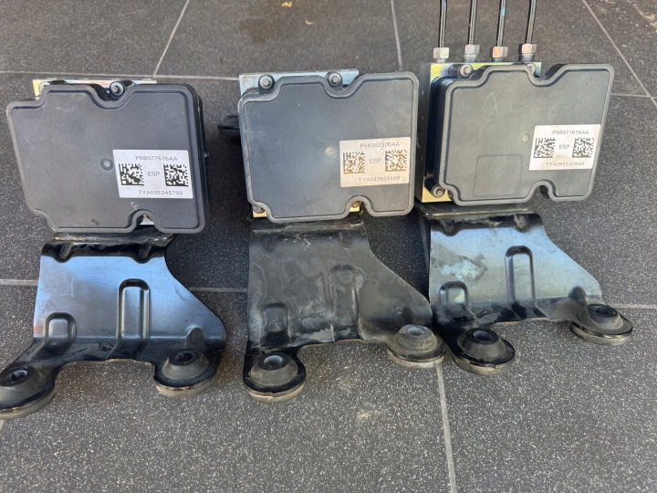 POMPE ABS CHRYSLER PACIFICA AWD 2021-