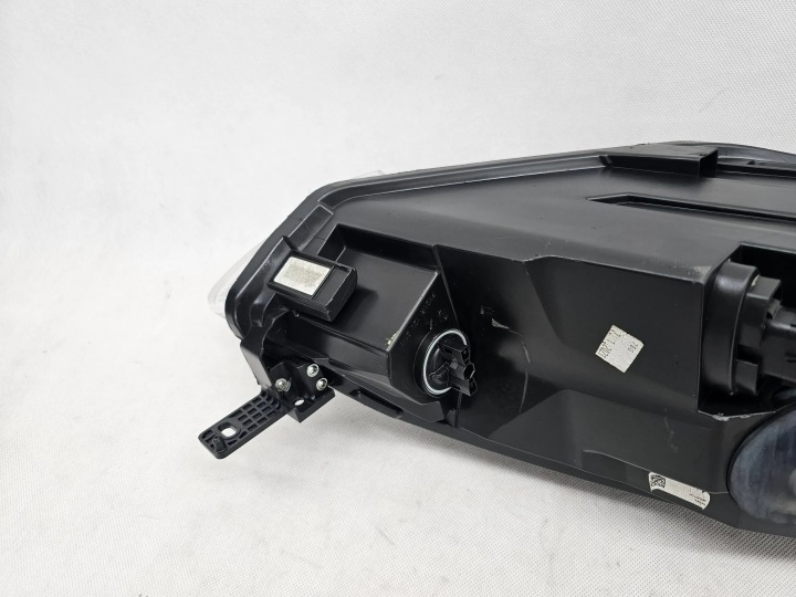 FORD FIESTA MK 8 VIII PHARE AVANT AVANT GAUCHE LENTILLE LED H1BB-13101-CH