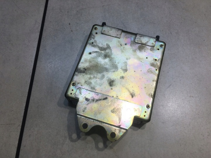 CONTRÔLEUR MOTEUR CARISMA 1.6 MD322386