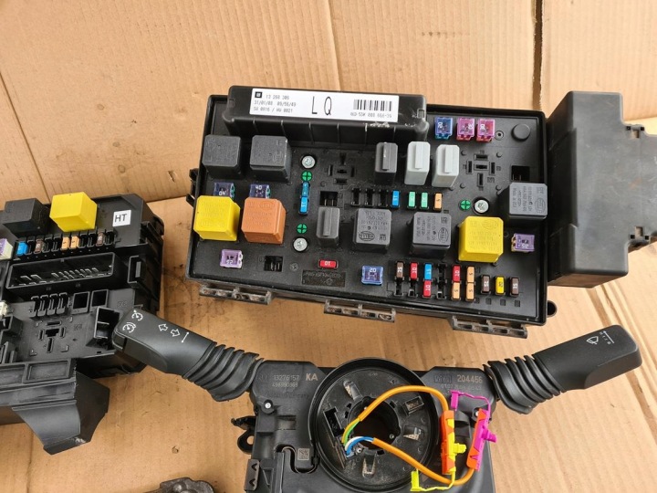 ORDINATEUR CONTRÔLEUR MOTEUR OPEL OE 55566279