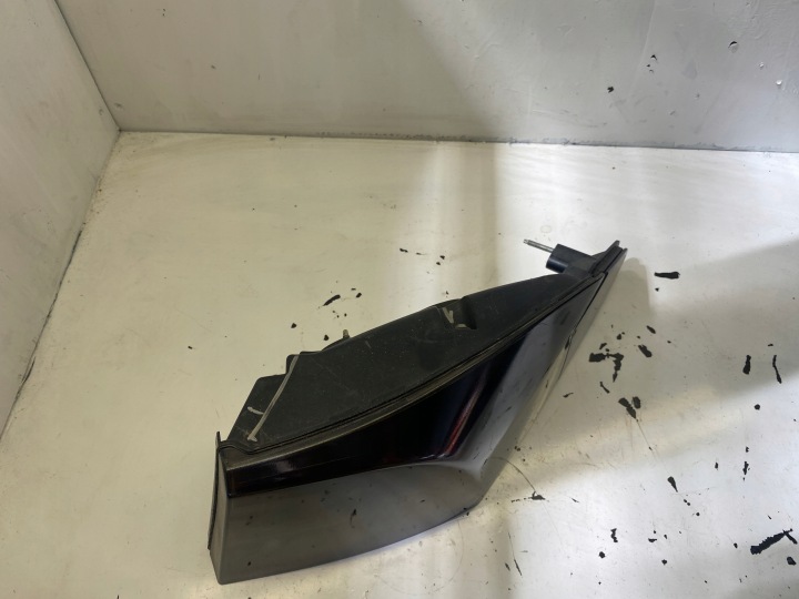 TESLA AVEC PHARE DROIT ARRIÈRE 6005921-00-B