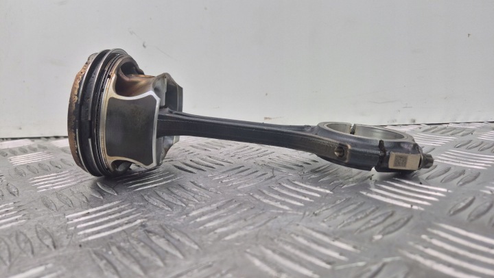 PISTON MERCEDES A180 W176 DFA2700317 M270.910