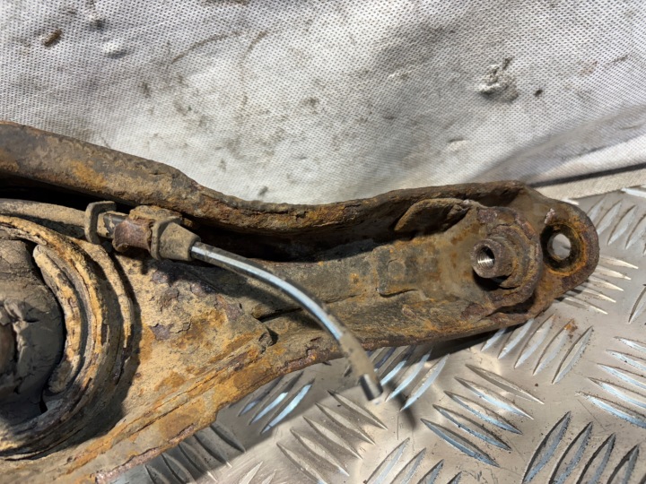 BRAS DE SUSPENSION DROIT ARRIÈRE HONDA CIVIC VI 6 EJ9 1,4B HAYON