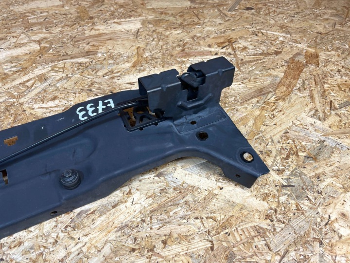 PANNEAU AVANT SUPÉRIEUR RENFORCEMENT AVANT SERRURES VOLVO XC40 II 32297098 2017-