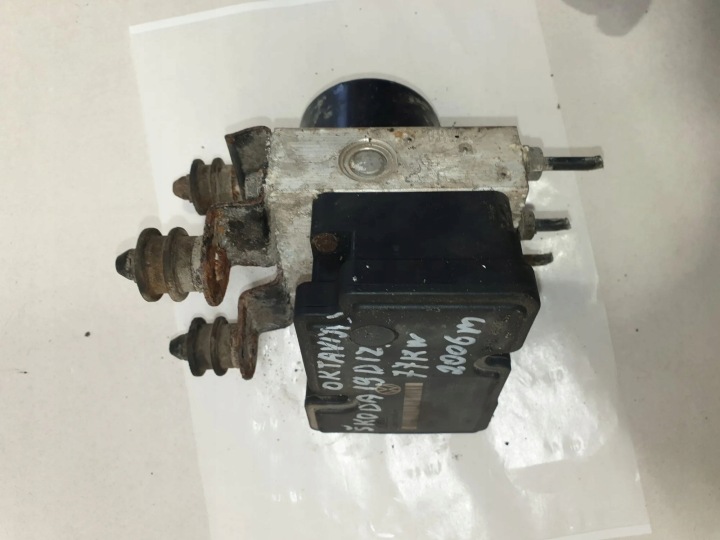 POMPE ABS SKODA OCTAVIA II 1K0907379P