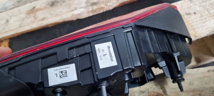 A6 C8 4K PHARE LED GAUCHE GAUCHE ARRIÈRE DANS COUVERCLE DE COFFRE 23R 4K5945075A