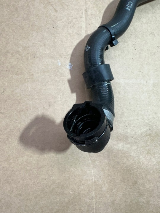 FIL LIQUIDE REFROIDISSEMENT TUYAU EAU MERCEDES EQA W243, H243
