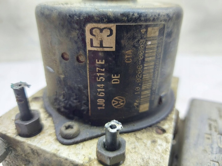 POMPE DE FREIN ABS 1J0614517E AUDI A3 8L 1.8