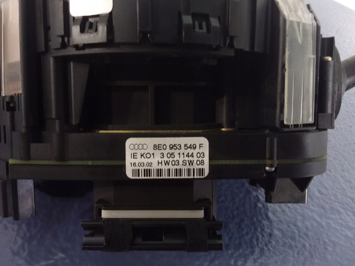 AUDI A4 B6 COMMUTATEUR COMPOSITE 8E0953503A