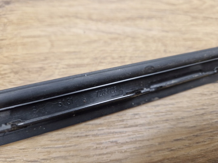 BMW F32 F36 M4 F82 MOULURE PARE-BRISE DROITE 7285928