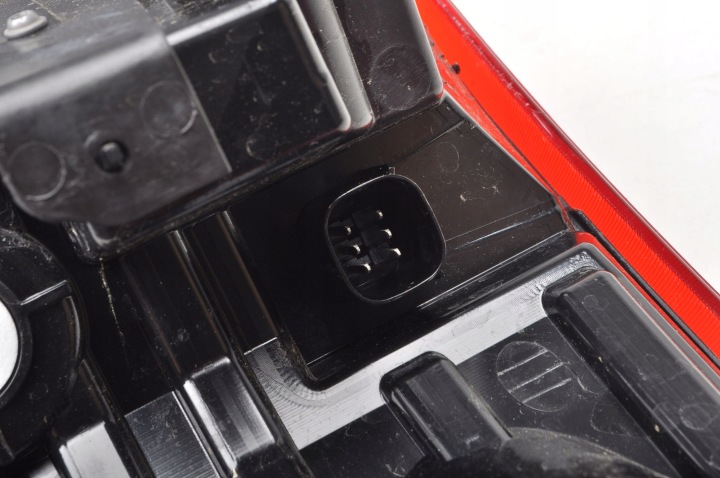 FORD KUGA MK3 LIFT PHARE GAUCHE ARRIÈRE GAUCHE ARRIÈRE 24R PV4B-13405-AE
