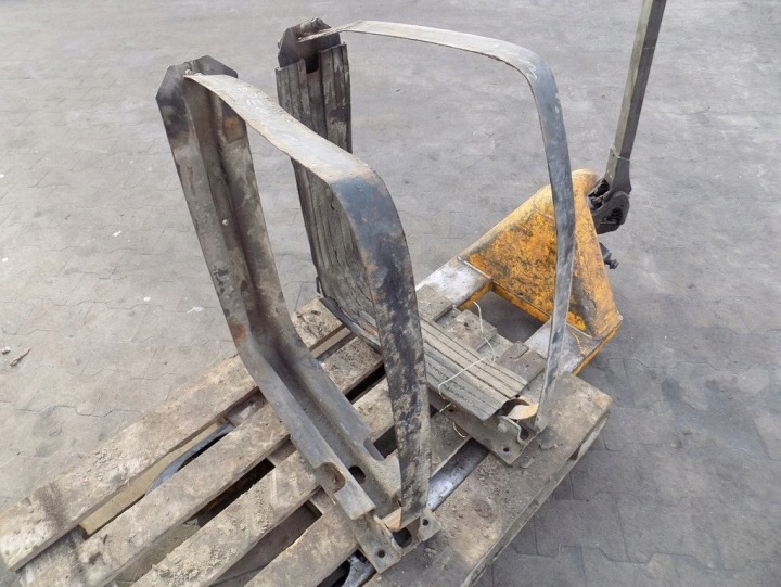 RENAULT PREMIUM 420DCI COLLIER FIXATION RÉSERVOIR