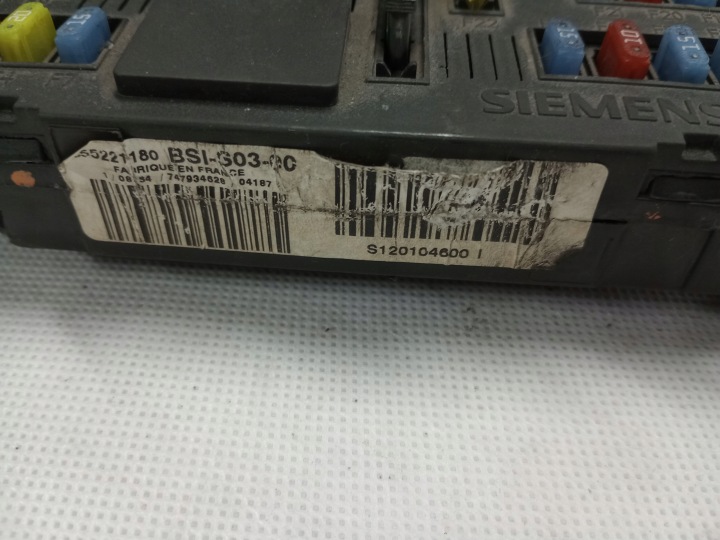 PEUGEOT 407 MODULE BOÎTE FUSIBLE 9655221180 S120104600I EUROPE