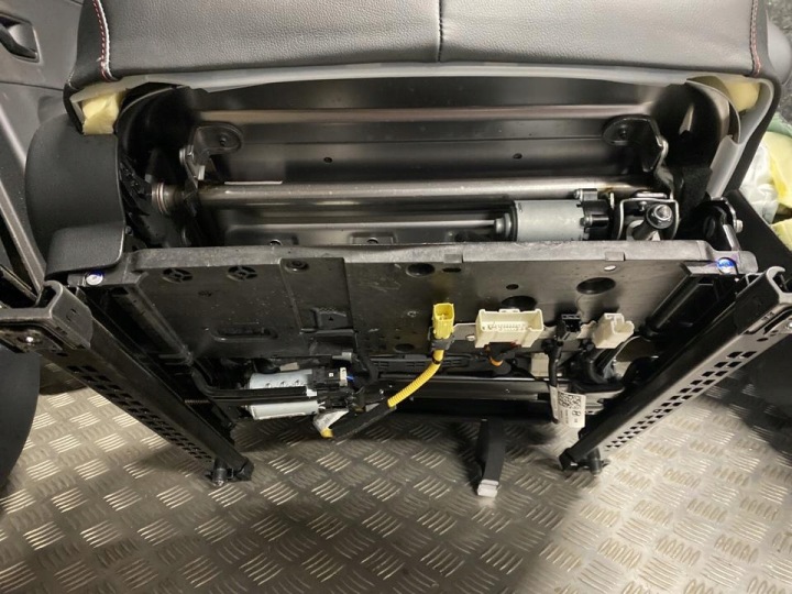 SIÈGES BANQUETTE ARRIÈRE ENSEMBLE HYUNDAI KONA II 2025 PANNEAU PORTES
