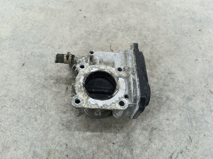 PAPILLON DES GAZ TOYOTA COROLLA VERSO II 22030-0D021 1.6 VVT-I