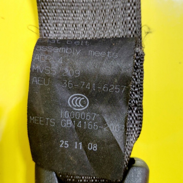 CEINTURE DE SÉCURITÉ DROIT AVANT OPEL CORSA D 3D 040760 NR1596