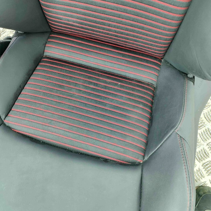 ENSEMBLE SIÈGES TOYOTA RAV 4 V (XA50) 67614X1B18 24872452 2.5L 160KW 2022