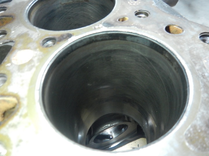BLOC MOTEUR FIAT DUCATO IVECO DAILY III 2.8 HPI JTD 8140.43B