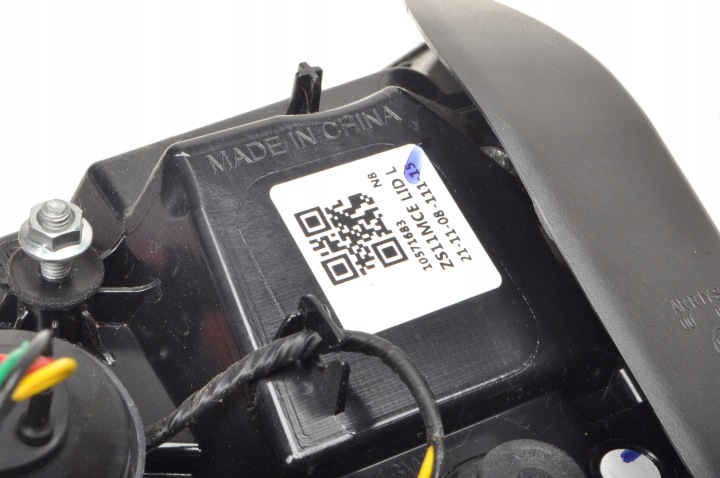 MG ZS PHARE GAUCHE ARRIÈRE GAUCHE ARRIÈRE DANS COUVERCLE DE COFFRE SUV 10571683