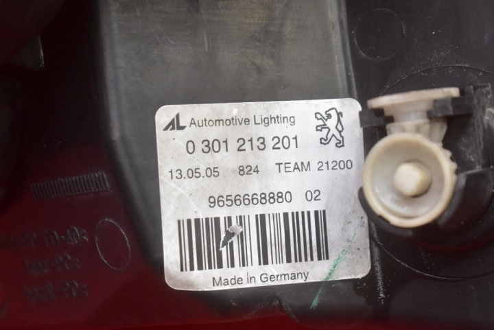 PROJECTEUR GAUCHE PHARE AVANT LENTILLE EUROPE 9656668880 PEUGEOT 407 SW 04-10