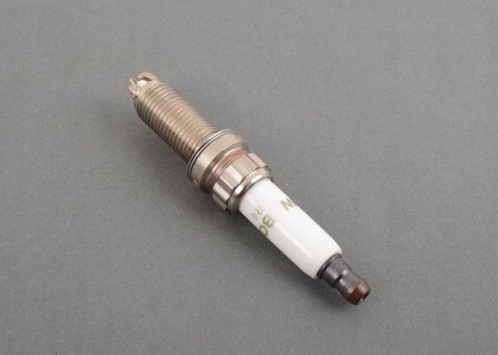BOUGIE ALLUMAGE ZGR 6 STE 2 BMW OE BMW 12120037244 12120037244