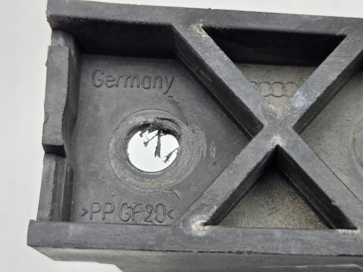AUDI A6 C6 PHARE DROIT AVANT AVANT DROITE 4F0941004