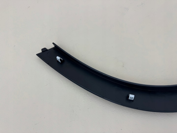 LAND ROVER DEFENDER II 2 20R- MOULURE GARDE-BOUE GAUCHE GAUCHE AVANT L8B2-16A075