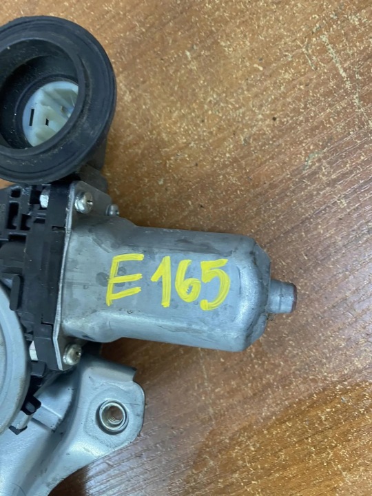 ÉLÉVATEUR VITRES DROITS AVANT PORTES TOYOTA RAV 4 IV (_A4_) E165 DIESEL