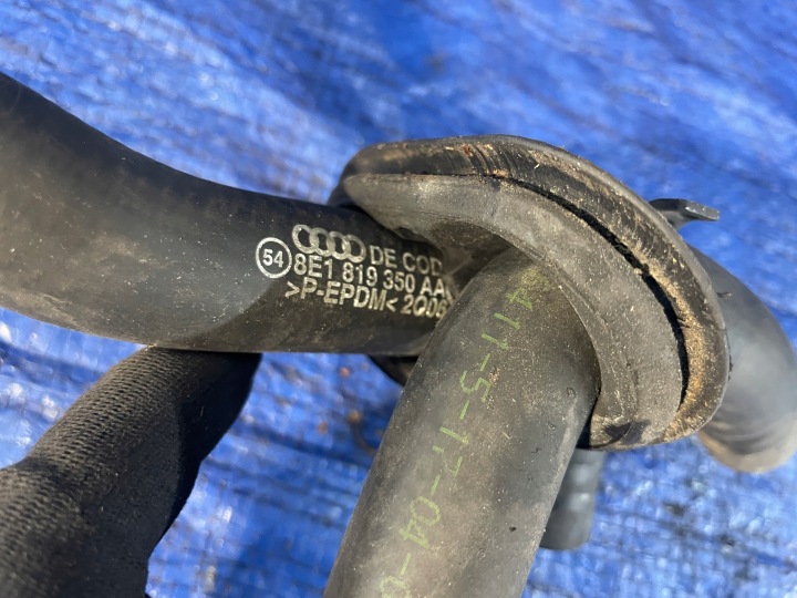 TUYAU CONDUITES DE DÉRIVATION EAU RÉCHAUFFEURS AUDI A4 B7 2.0 TFSI 8E1819373R
